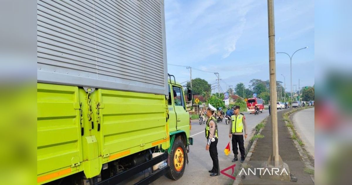Polres Batang Batasi Truk di Pantura: Urai Kemacetan dan Cegah Kerusakan Jalan