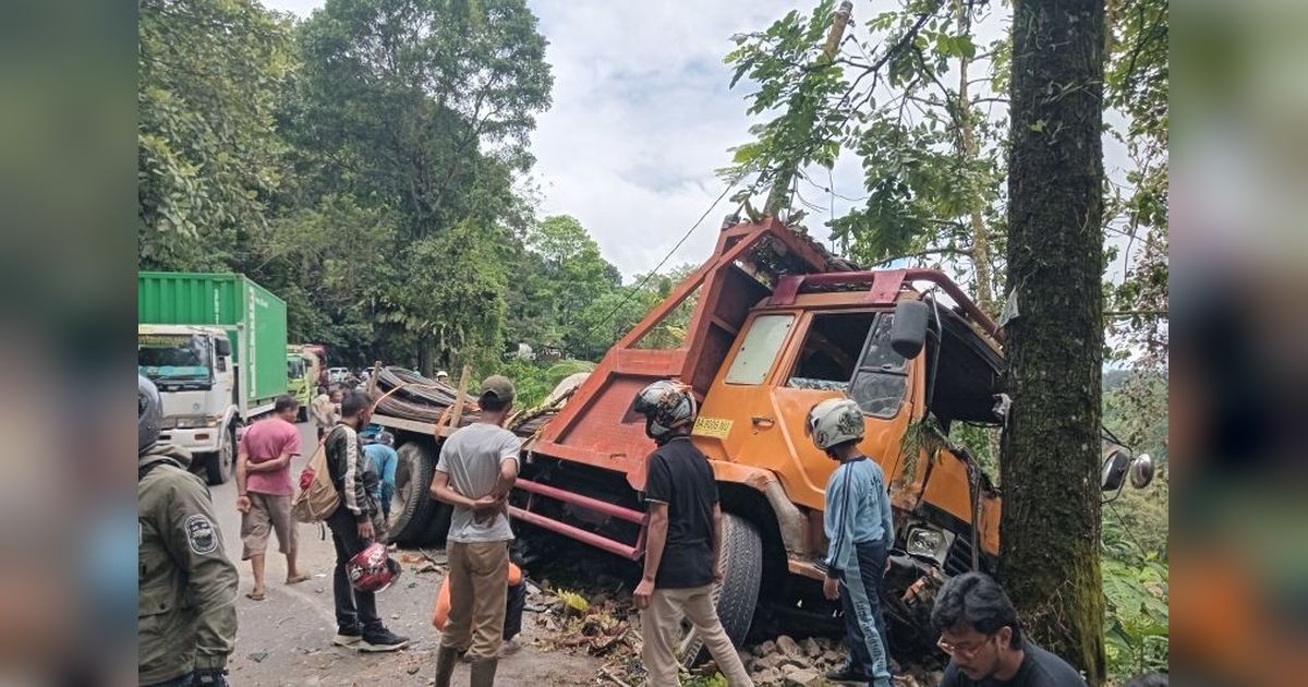 Kecelakaan Beruntun di Padang Panjang: 12 Luka-luka Akibat Truk Rem Blong