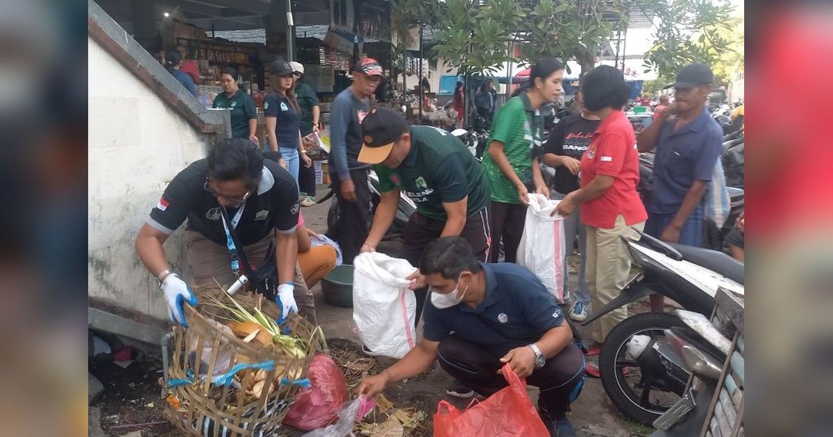 ASN Buleleng Bersihkan Pasar Tradisional Pasca-Galungan, Wujud Gerakan Bali Resik Sampah