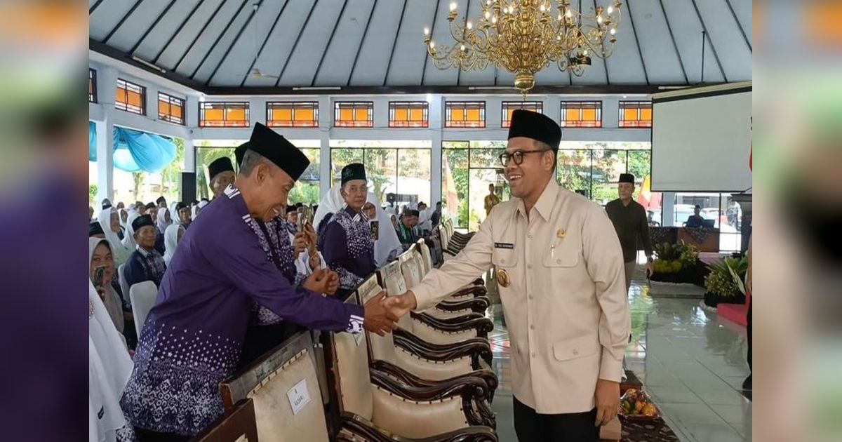 Bupati Batang Berpesan: Jaga Nama Baik Indonesia di Tanah Suci!