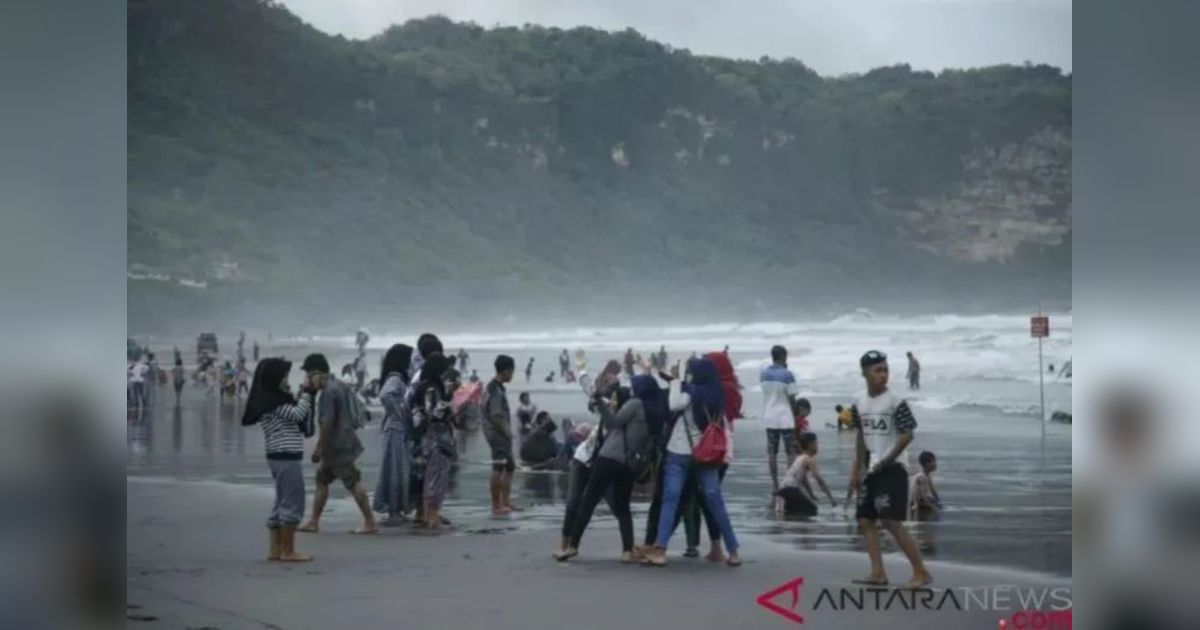 DIY Wajibkan Wisatawan Pakai Pelampung di Pantai Selatan? Ini Kata Pemprov!