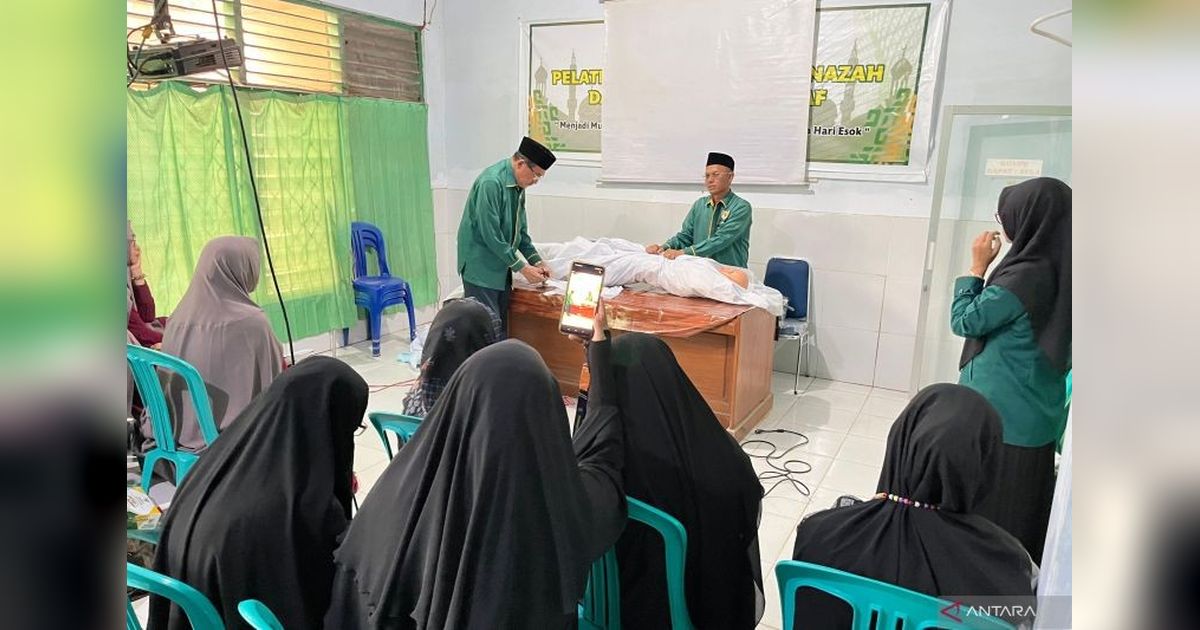 Baznas Kendari Latih Puluhan Ibu Rumah Tangga Urus Jenazah Perempuan