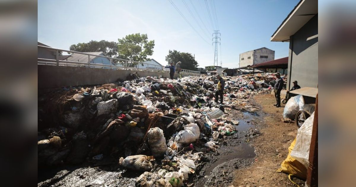 Pemkot Bandung Tindak Tegas Pengelola Pasar Gedebage Akibat Sampah Menumpuk