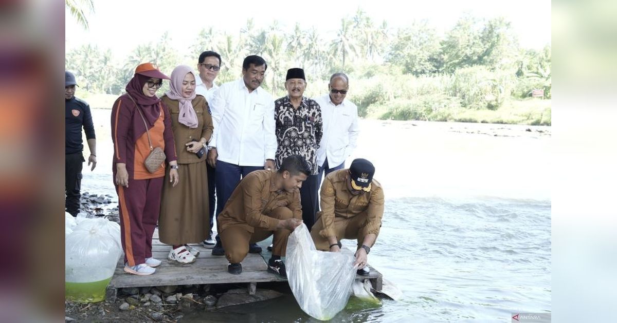 PTBA Tebar 30 Ribu Bibit Ikan di Sawahlunto, Berdayakan Ekonomi Warga