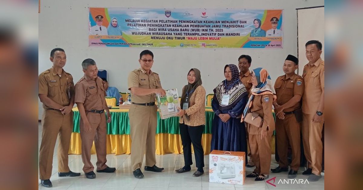 OKU Timur Salurkan Bantuan untuk Wirausaha Baru, Dorong Pelaku IKM Berkembang