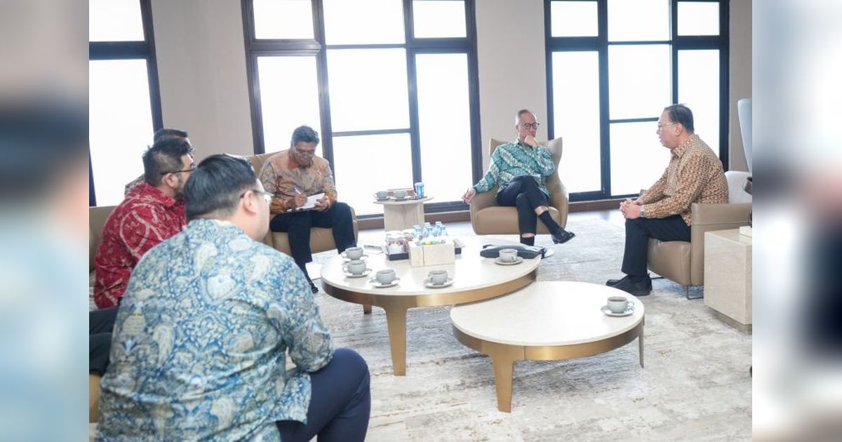Menperin Cari Solusi Kelangkaan Bahan Baku Industri Kelapa: Petani atau Eksportir?