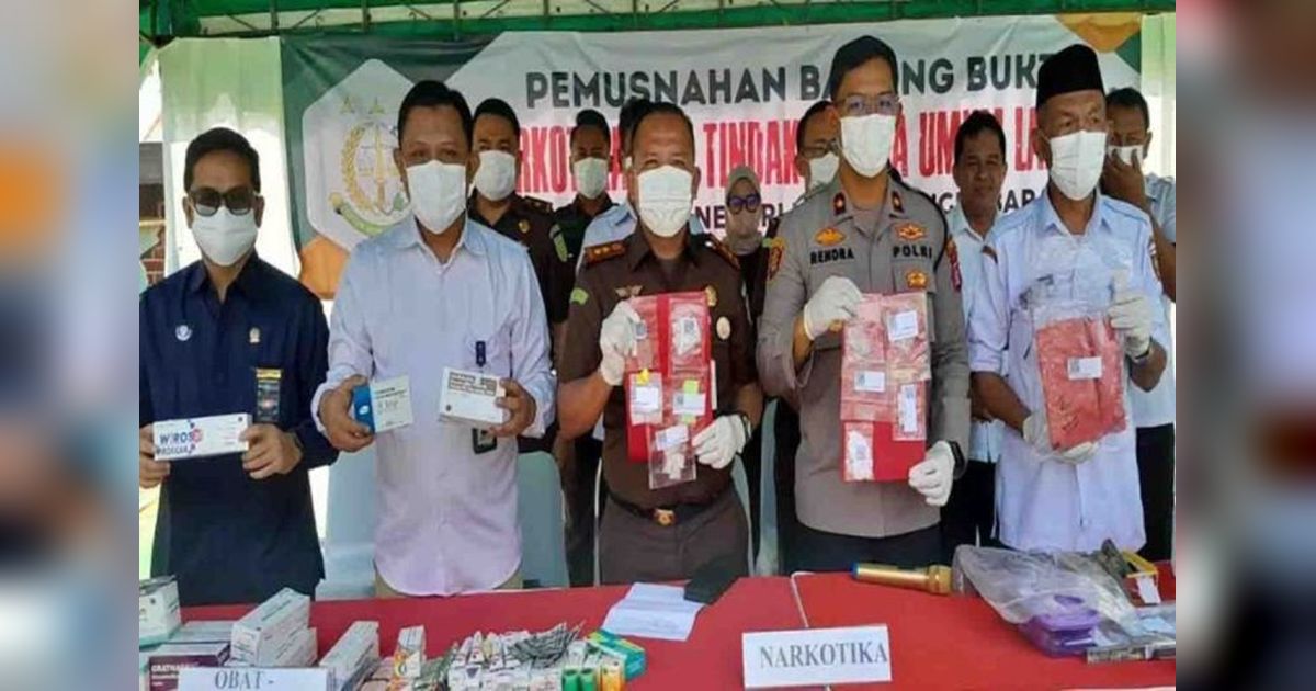 Kejari Kobar Musnahkan 1 Ton Lebih Barang Bukti Narkoba dan Senjata Tajam