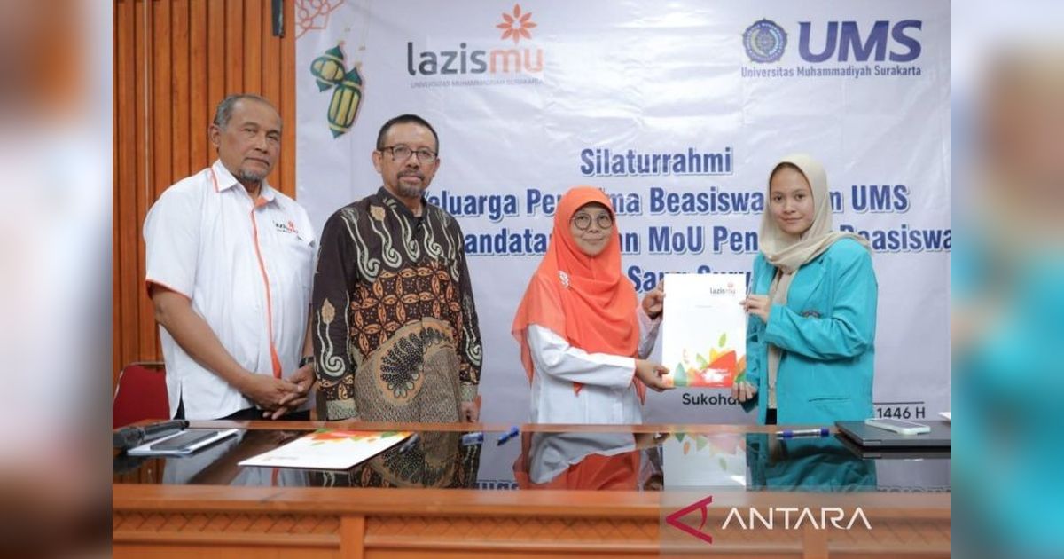 UMS Beri Bantuan Pendidikan: 13 Mahasiswa Dapat Beasiswa Kader Sang Surya