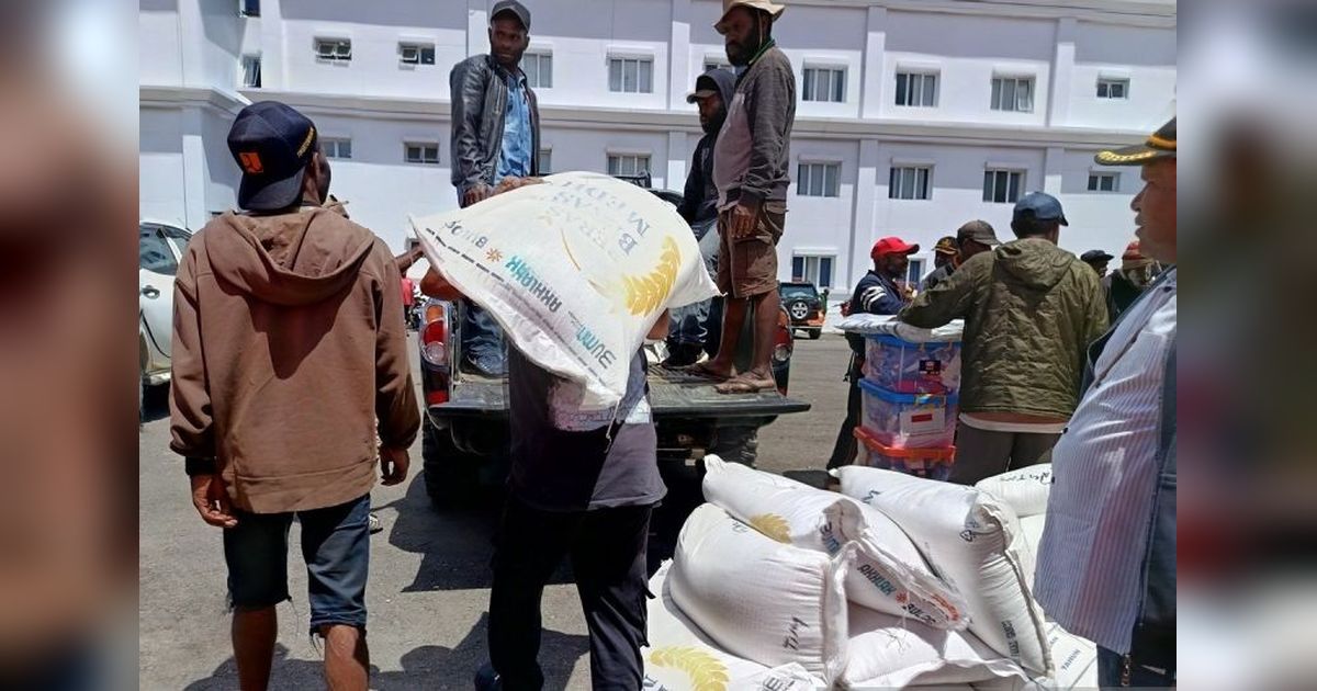 Pemkab Jayawijaya Salurkan Bantuan Logistik ke Distrik Terdampak Banjir