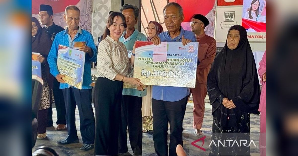 Pemkot Batam Salurkan Bansos Rp600 Juta untuk 2.000 Lansia