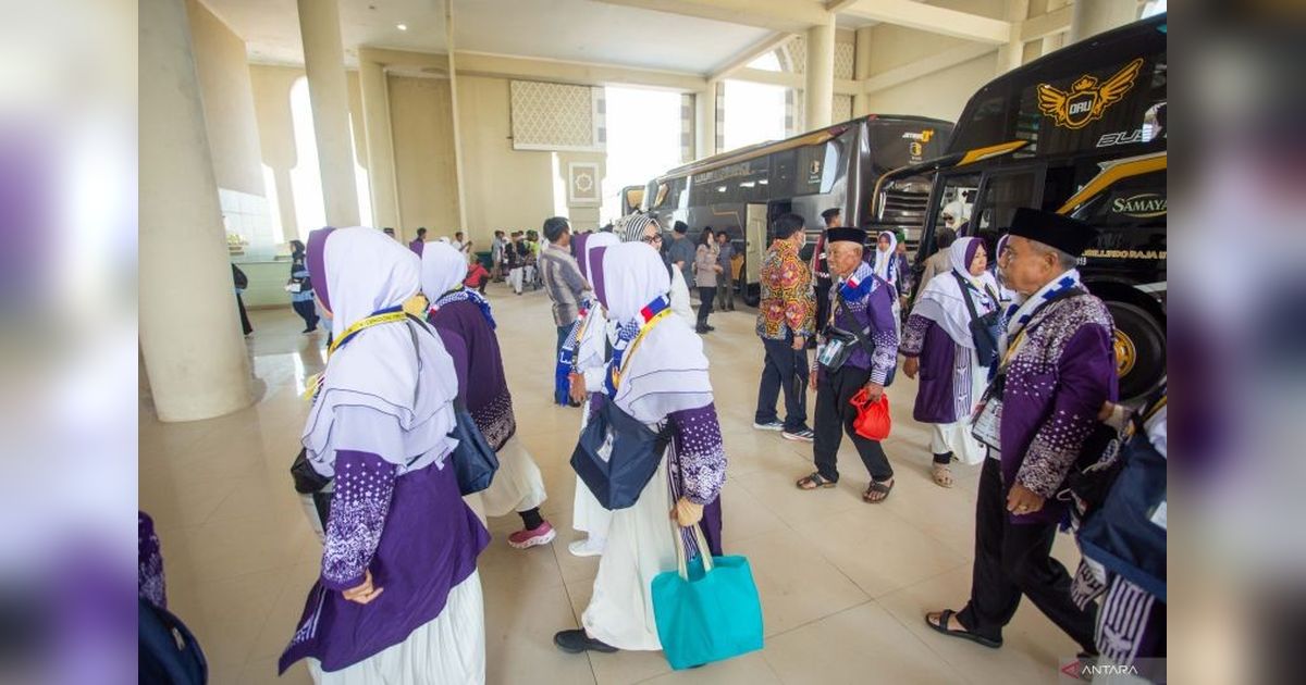 437 Calon Haji Kabupaten Bandung Berangkat ke Tanah Suci via Embarkasi Indramayu