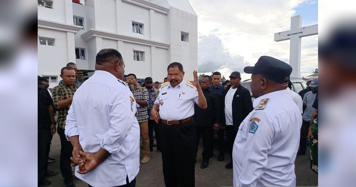 Papua Pegunungan Beri Bantuan 100 Ton Beras untuk Korban Banjir Jayawijaya