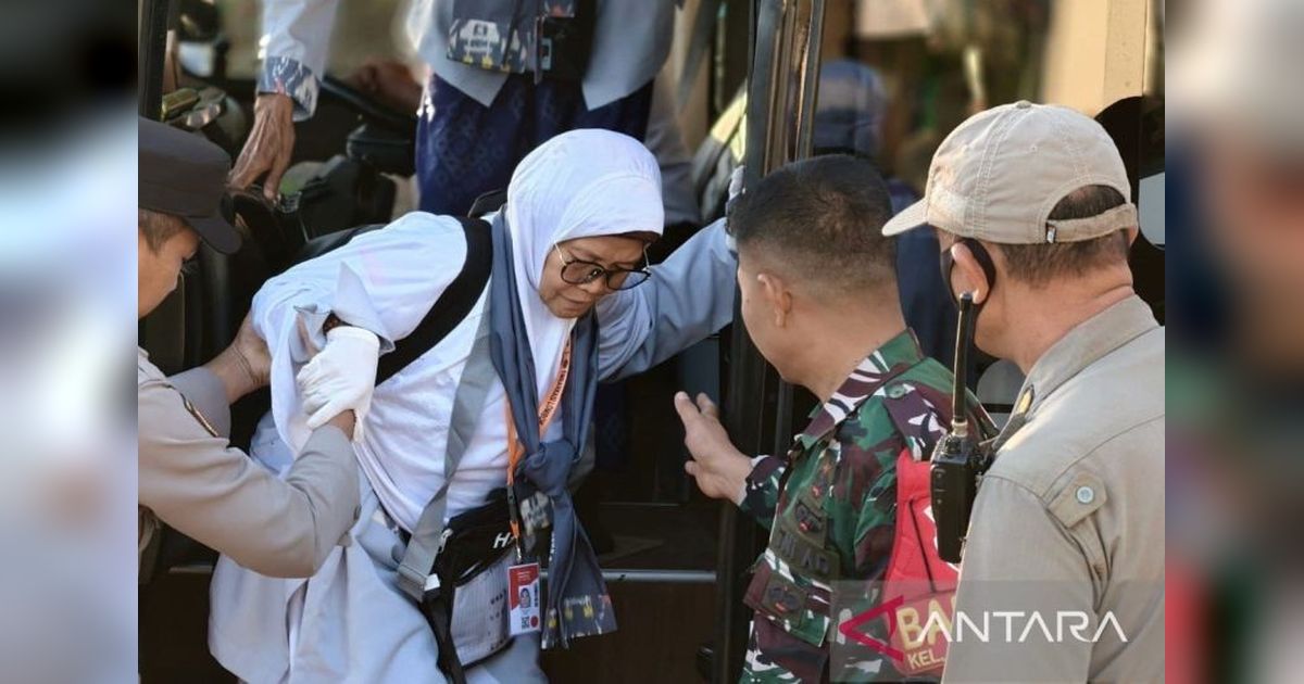 Kloter Pertama Jamaah Haji Lombok Berangkat ke Tanah Suci