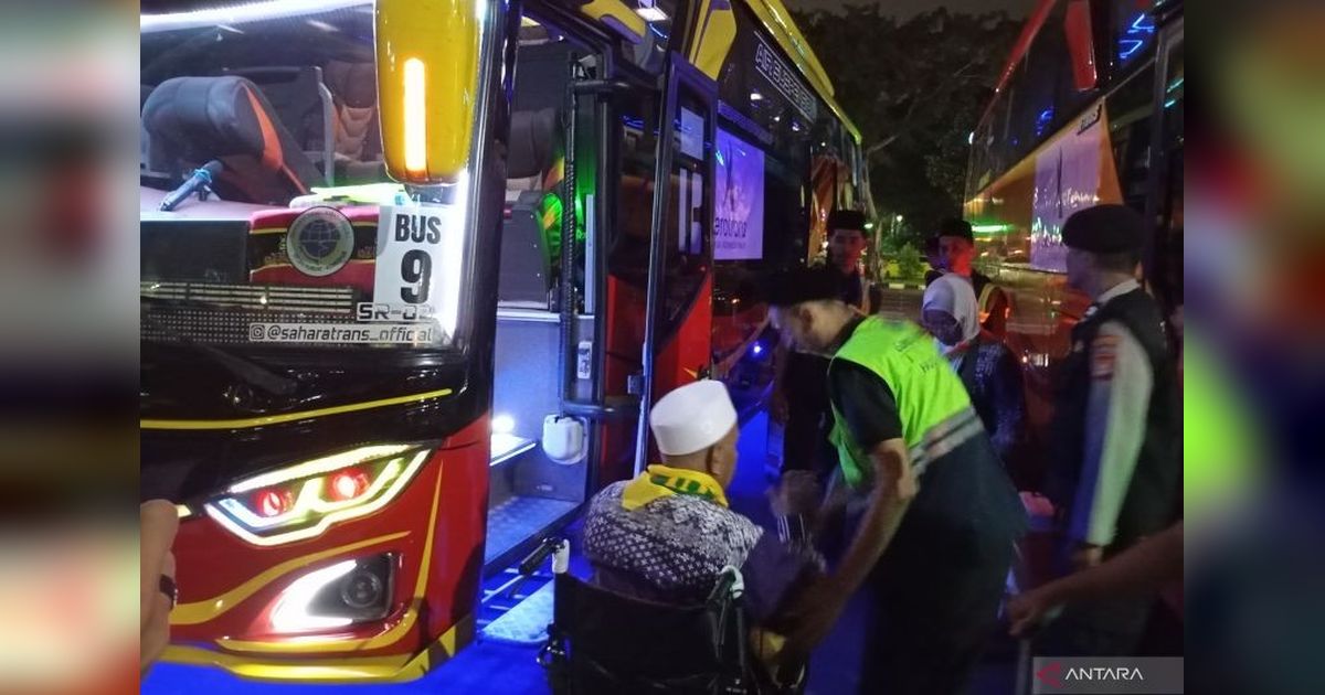 Menag Lepas Jamaah Haji Kloter Pertama: Niat Lillahi Ta'ala Jadi Kunci Keberhasilan