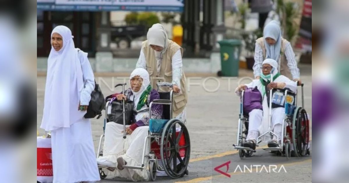 Lima Jamaah Haji Belitung Gunakan Kursi Roda Menuju Tanah Suci