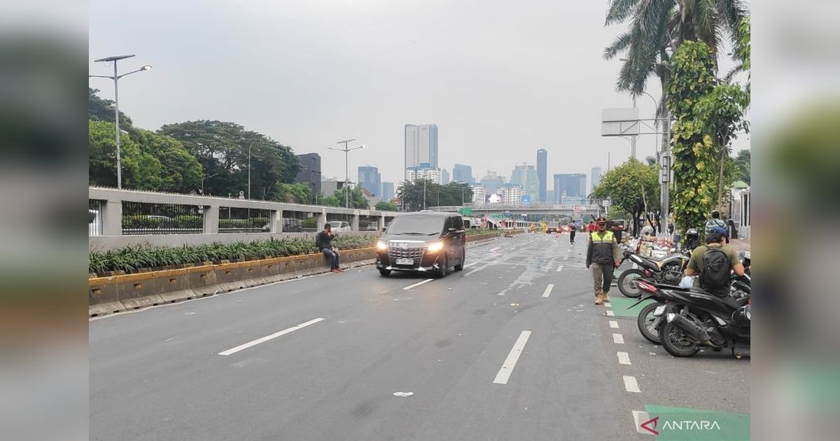 Jalan Depan Gedung DPR RI Kembali Dibuka Setelah Aksi May Day 2025