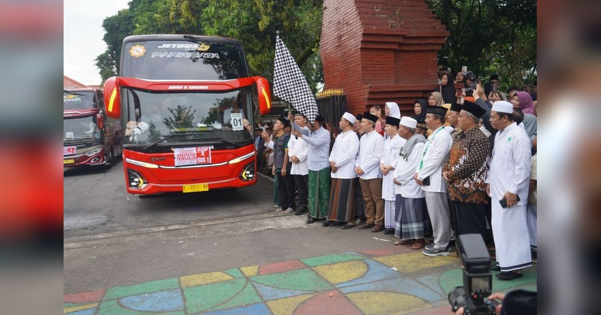 359 Calon Haji Trenggalek Berangkat ke Surabaya, 17 Orang Gagal Terbang