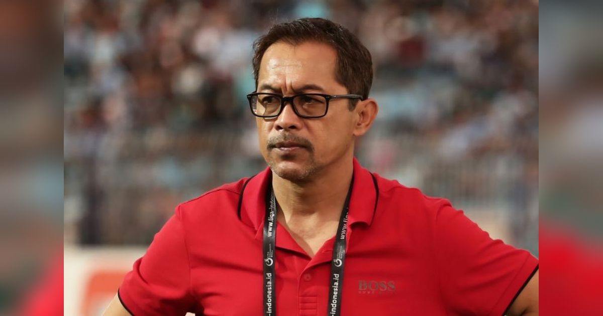 Aji Santoso Tantang Diri Kembalikan Persela ke Liga 1