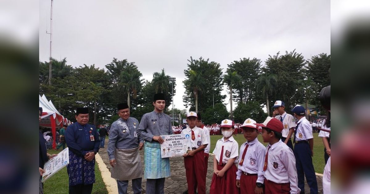 2.000 Siswa Kota Jambi Terima Beasiswa Kartu Bahagia