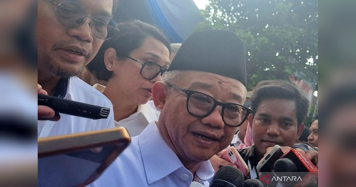 Mendikdasmen Siap Bagikan Ribuan Smart Board untuk Perkuat Digitalisasi Pendidikan