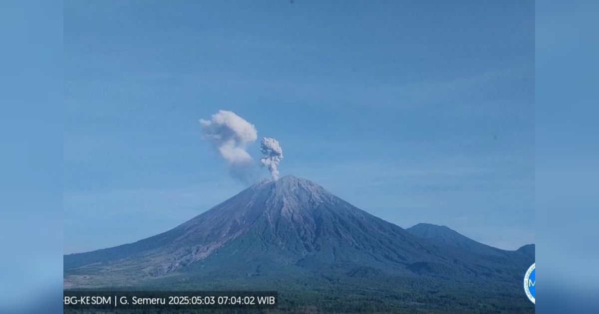 Gunung Semeru Erupsi Tiga Kali, Semburkan Abu hingga 900 Meter!