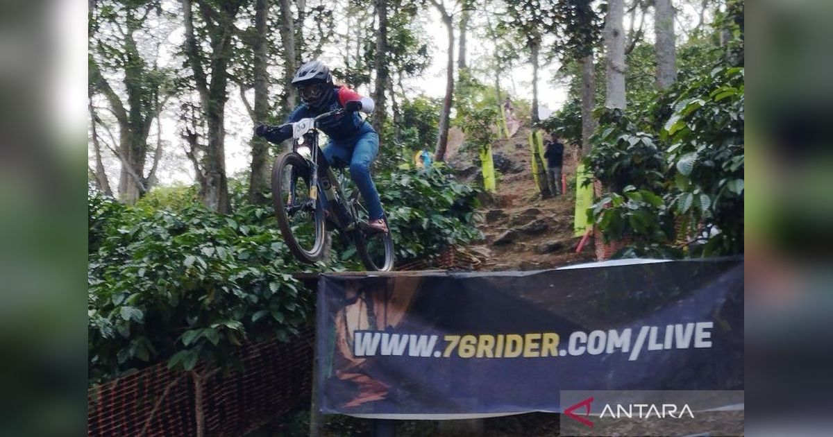 Abdul Hakim Raih Posisi Tercepat Kualifikasi Downhill 76 Indonesian Downhill 2025