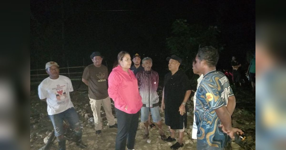Banjir Donggala: Pemkab Bersihkan Lumpur Pasca Hujan Deras