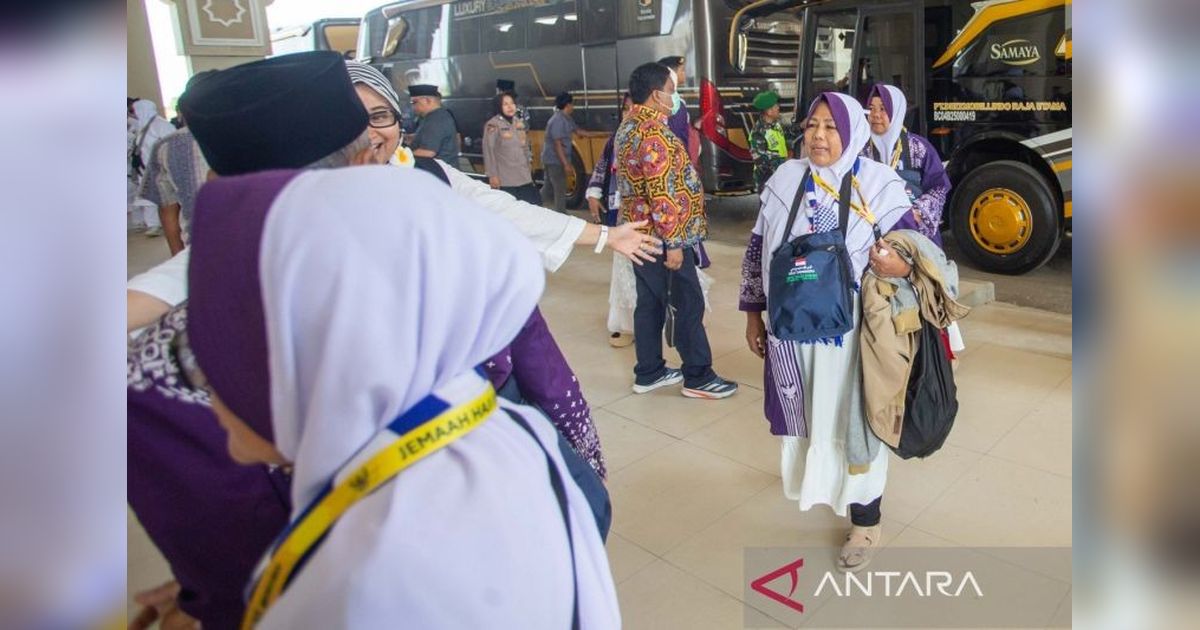 1.084 Calon Haji Indramayu Berangkat ke Tanah Suci, Masa Tunggu Capai 23 Tahun