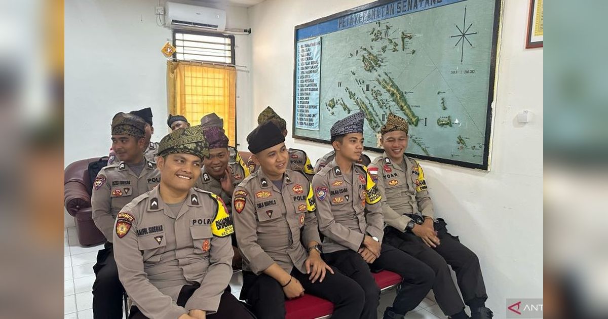 Kapolres Lingga Ajak Bhabinkamtibmas Hormati Kearifan Lokal, Kenakan Tanjak Saat Bertugas
