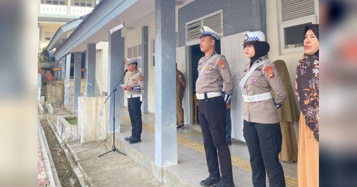 Polda Sulbar Edukasi Siswa SMA Mamuju tentang Keselamatan Berlalu Lintas