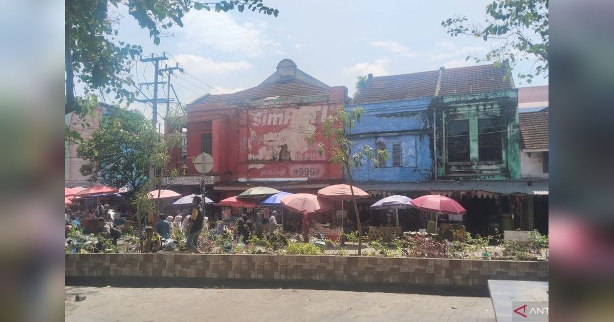 Satpol PP Palembang Percantik Pasar 16 Ilir, Wajah Kota Jadi Lebih Menarik
