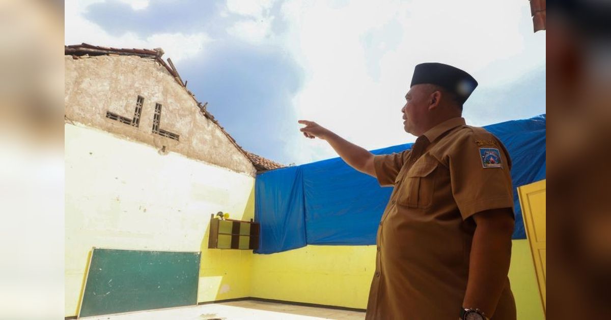 Atap SDN Kledokan Ambruk, Bupati Sleman Pastikan Renovasi Segera Dilakukan