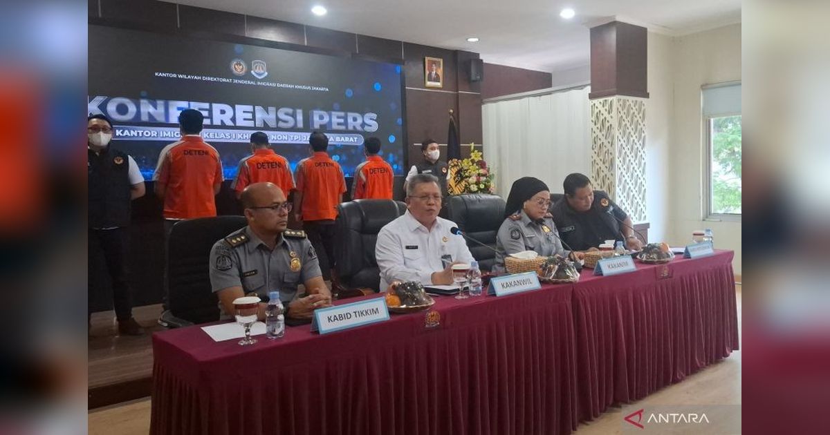 Imigrasi Jakbar Deportasi Empat WNA Pakistan: Modus Investasi Fiktif dan Penipuan Visa