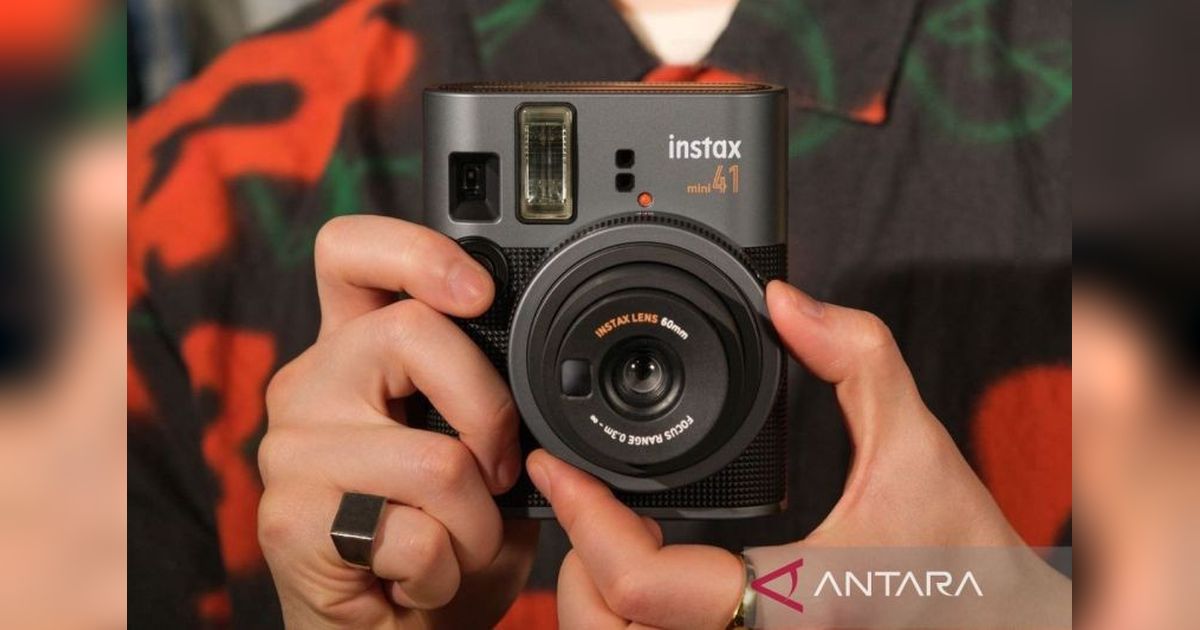 Fujifilm Luncurkan instax mini 41: Kamera Analog Retro Modern untuk Semua