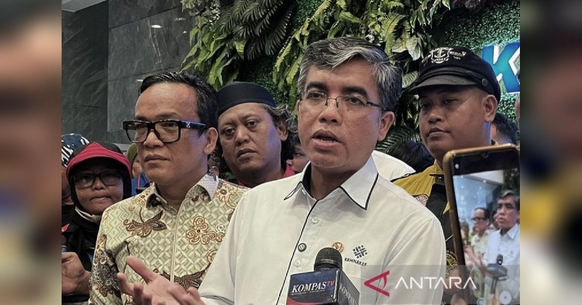 Penghapusan Outsourcing: Bentuk Kepedulian Pemerintah pada Buruh Indonesia?