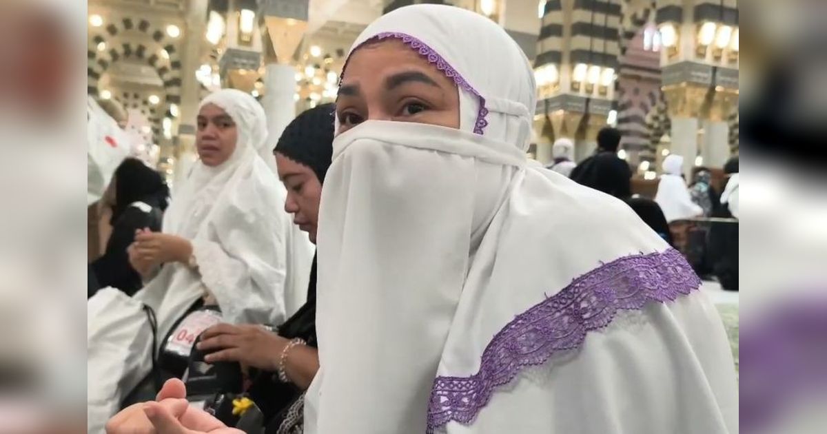 Pilu, Anak Gantikan Ibunda Tutup Usia Menuju Tanah Suci