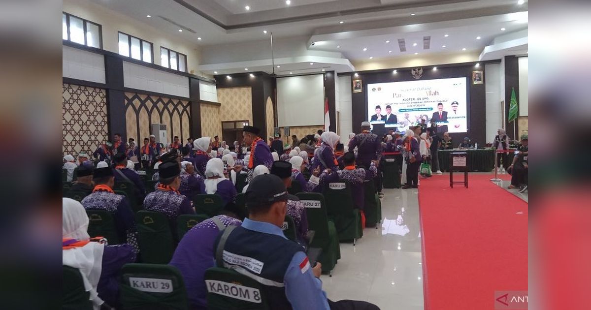 Tenaga Ahli Kemenag Lepas Kloter 7 Embarkasi Makassar Menuju Tanah Suci