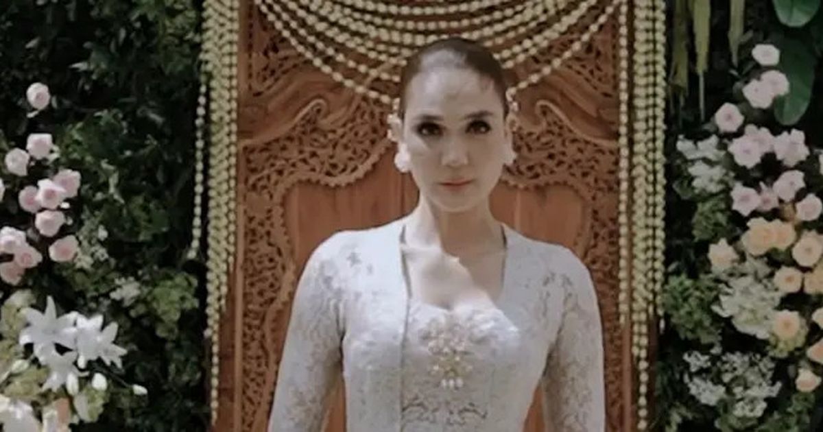 5 Potret Cantik Menawan Luna Maya Pakai Paes Jawa Usai Prosesi Siraman, Terlihat Anggun dengan Aura Calon Manten Kian Terpancar