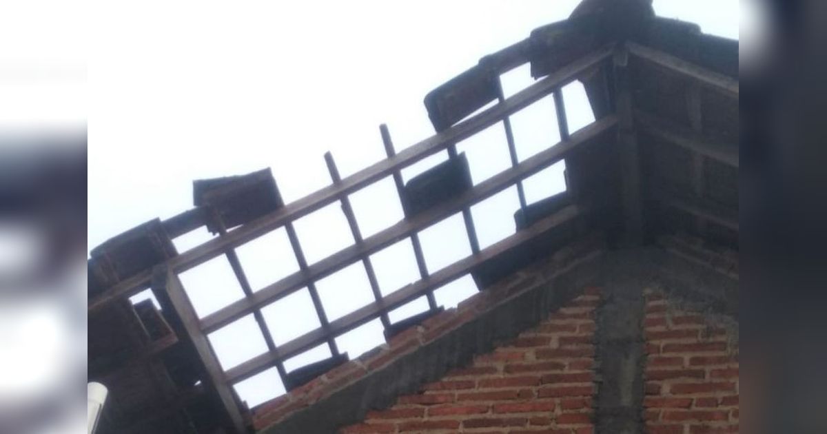 Puting Beliung Hantam Kudus, 89 Rumah Rusak di Tujuh Desa