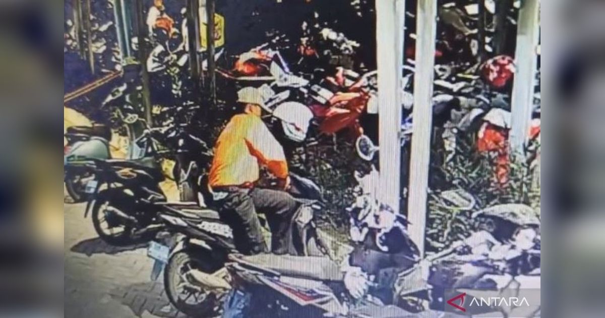 Polisi Buru Pencuri Motor di Parkiran Mal Grand Wisata Bekasi, CCTV Jadi Kunci!
