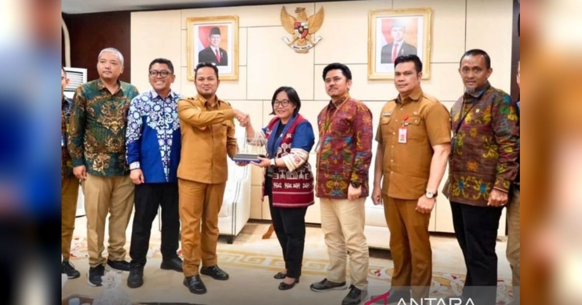 Gubernur Kaltim Dukung PLN Listriki 110 Desa Terpencil hingga 2027