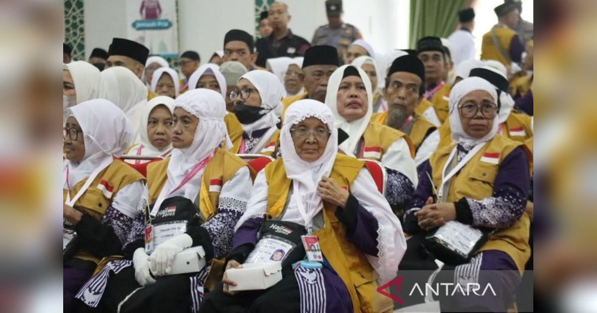360 Calon Haji Kloter Pertama Kaltim Berangkat ke Tanah Suci