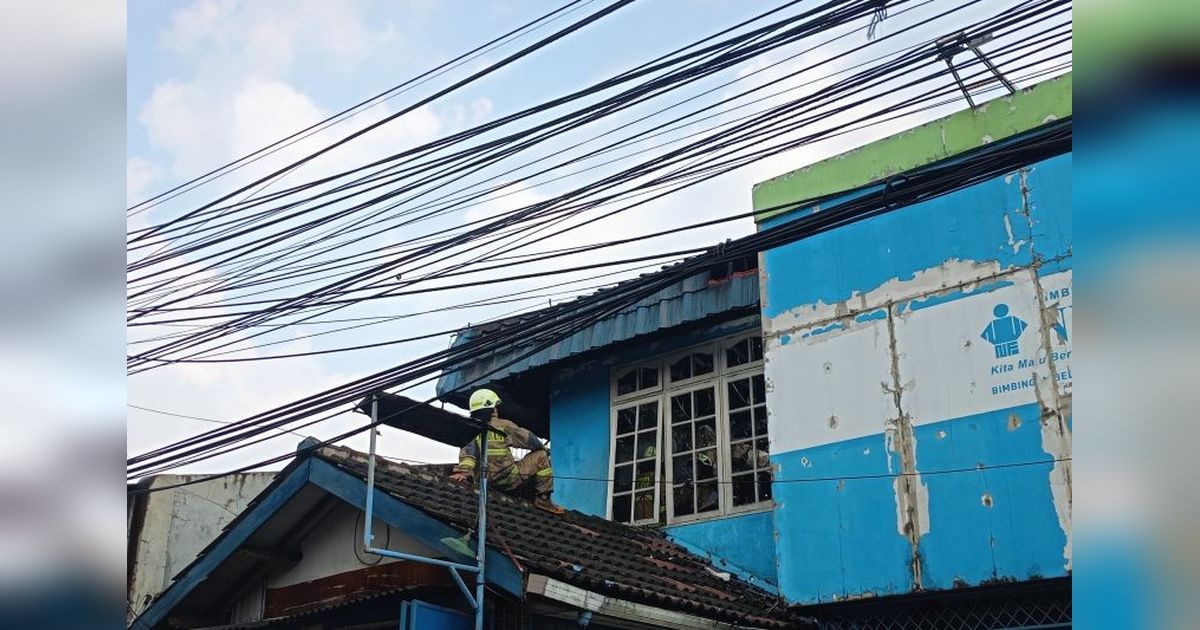 Kebakaran Ruko di Klender, Jakarta Timur: Kerugian Mencapai Rp200 Juta