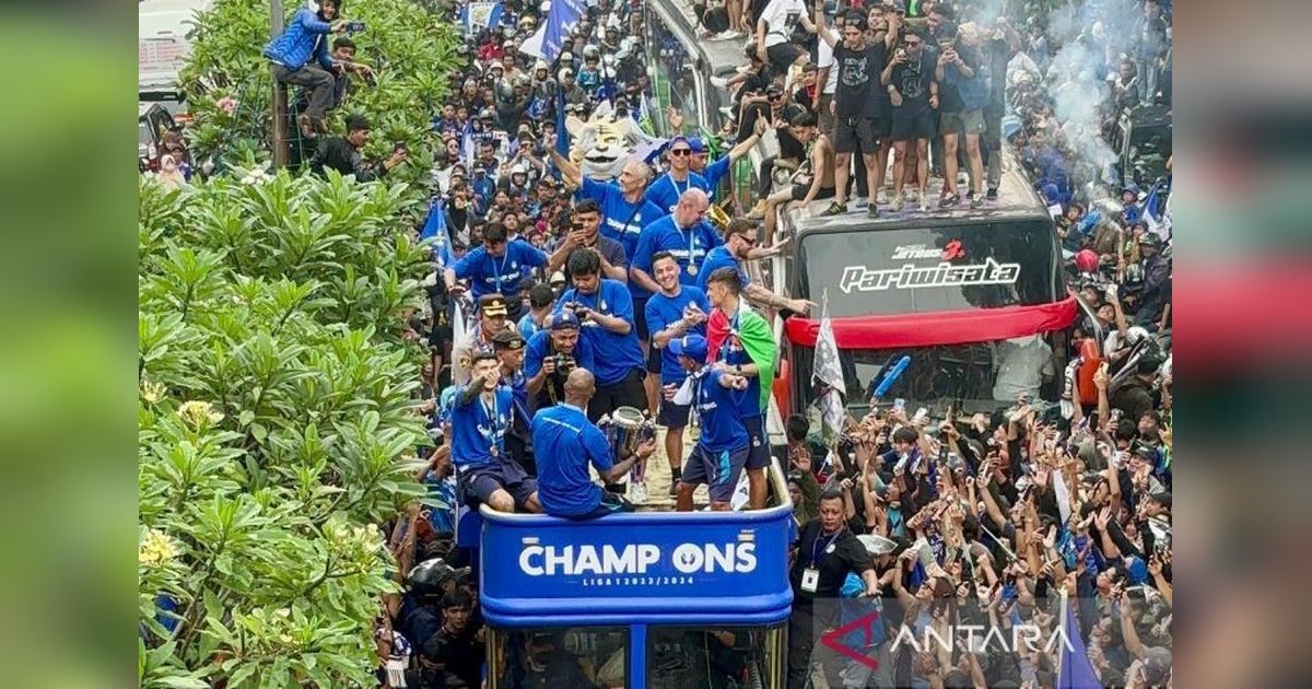 Pawai Juara Persib Bandung: Konvoi dari Gedung Sate Menuju GBLA