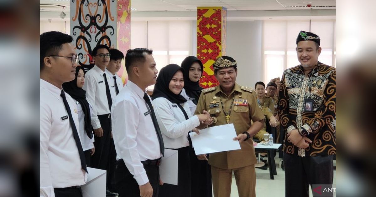 54 CPNS Kaltara Terima SK, Gubernur Paliwang Tekankan Amanah Pelayanan Publik