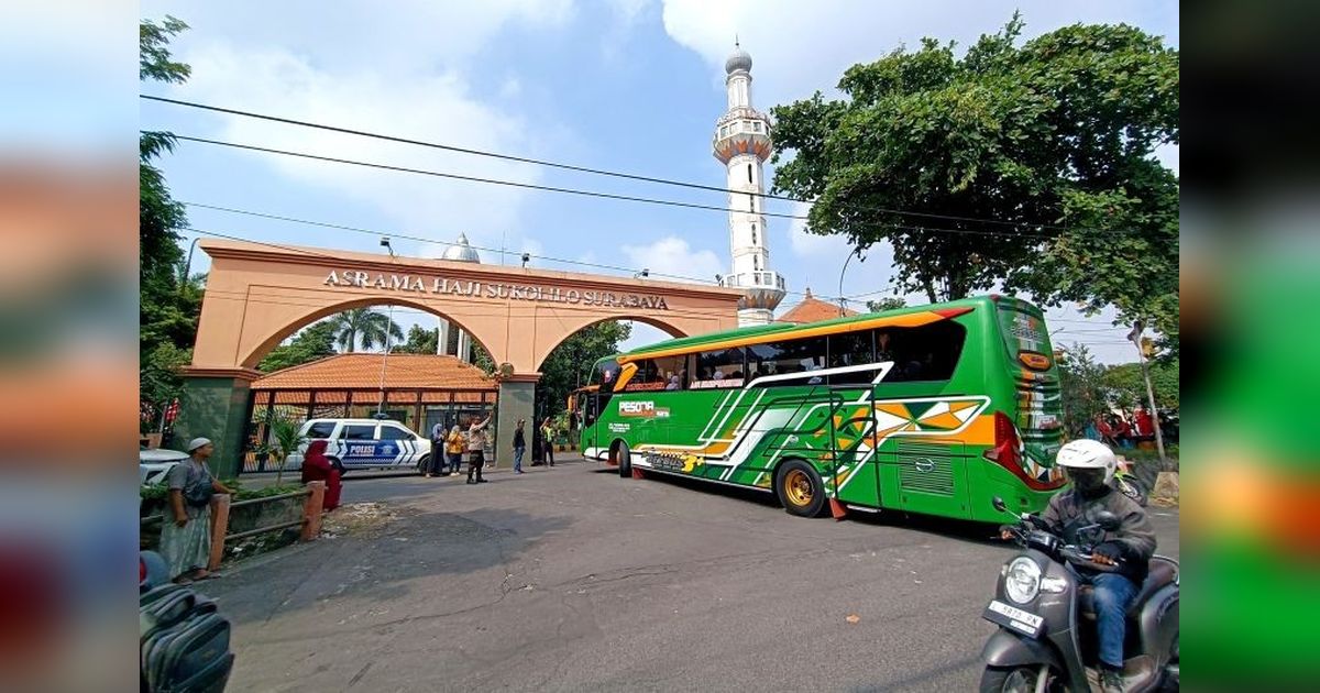 PPIH Surabaya Temukan Jamaah Bawa Rokok Berlebih, Petugas Pastikan Pemberangkatan Haji Tetap Lancar
