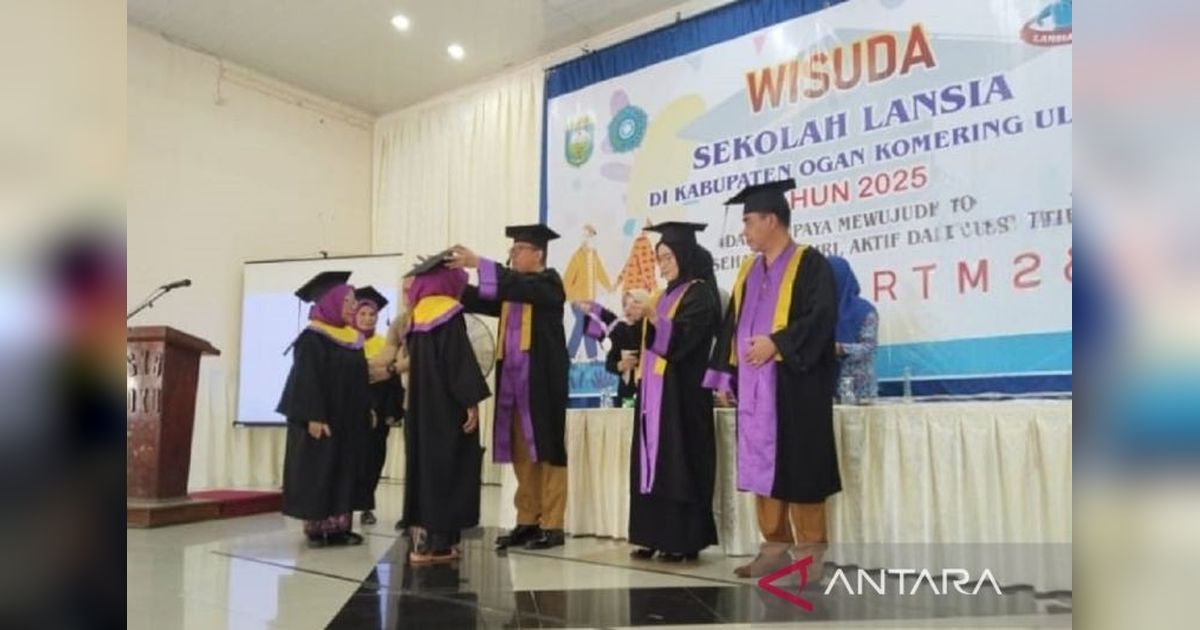75 Lansia OKU Wisuda Sekolah Lansia: Belajar Tanpa Batas Usia