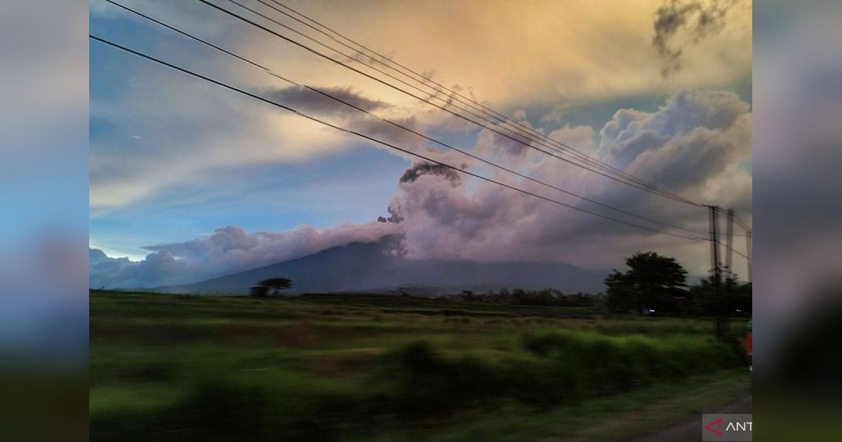 Gunung Marapi Erupsi, Abu Vulkanik Mengarah ke Utara