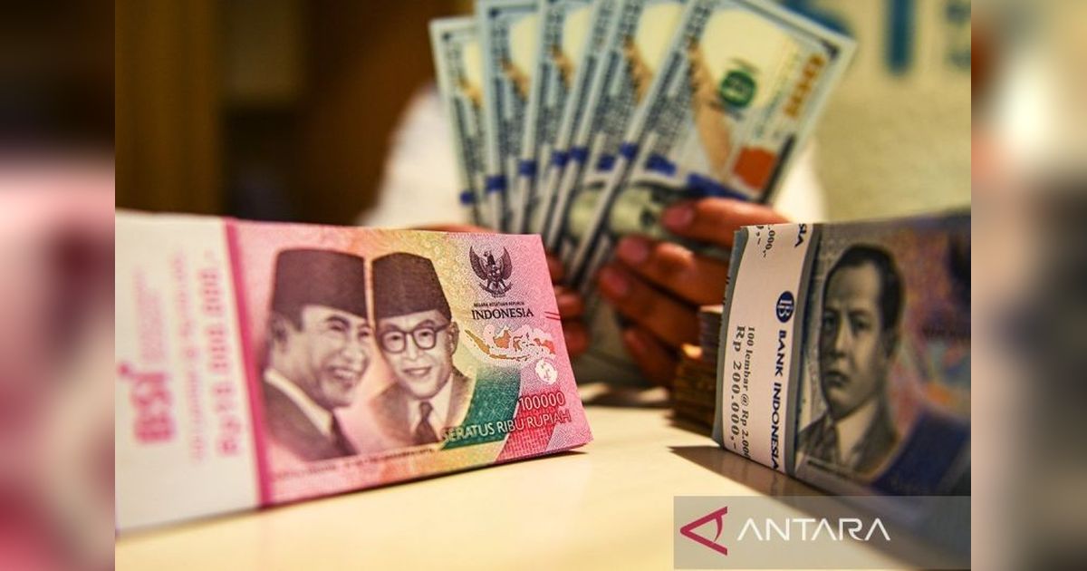Rupiah Melemah 12 Poin, Tembus Rp16.461 per Dolar AS