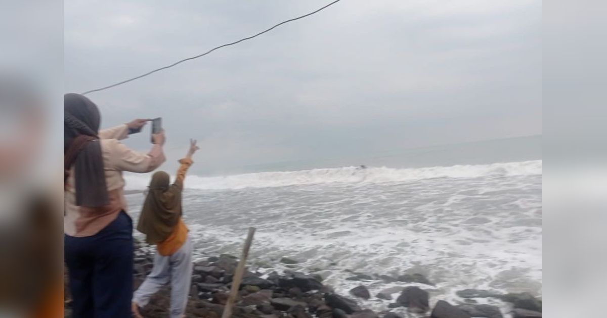 BMKG Imbau Waspada! Gelombang Laut Banten Capai 4 Meter